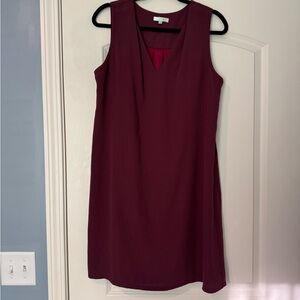 Jade Sleeveless V-Neck Shift Dress - Burgundy